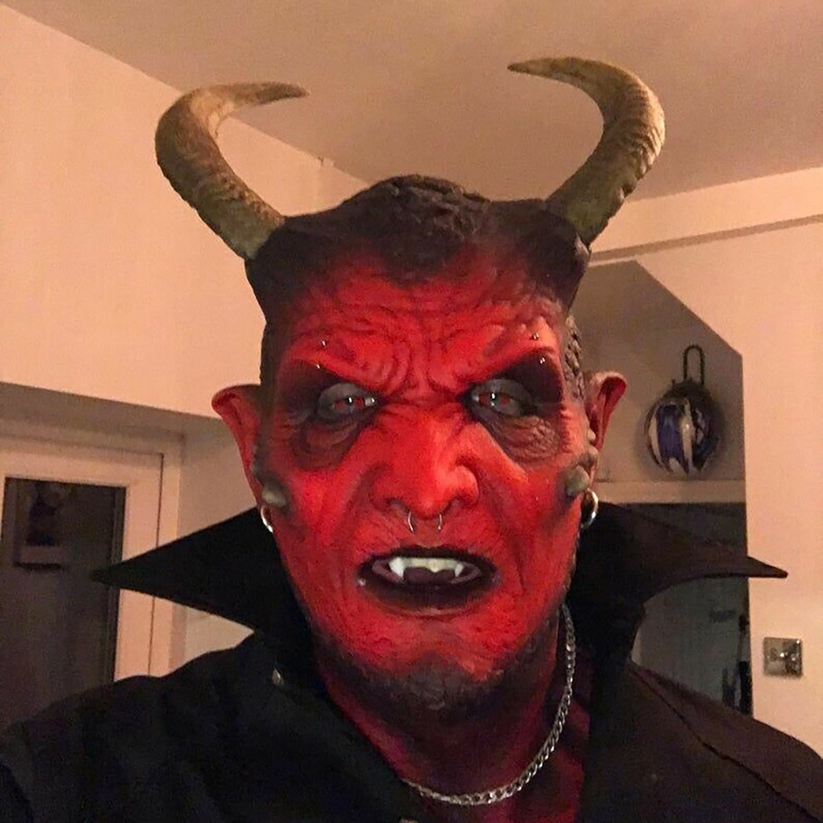 kari-Demon Latex Mask Devil Re - огляд і ціна Prank Toys